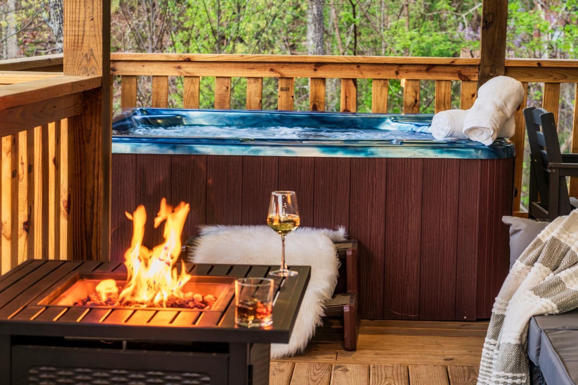 Mountainscape - Brand New Cabin W Views - Hottub - Firetable - Ps5 - Pooltable - 3 Pools Gatlinburg Exterior foto